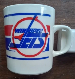 Taza de café de cerámica vintage WINNIPEG JETS tamaño completo logotipo del equipo NHL - Imagen 1 de 3