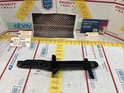 06-09 FORD FUSION ABRAZADERA DE SOPORTE DE SUJECIÓN DE BATERÍA  Foto 1 de 4