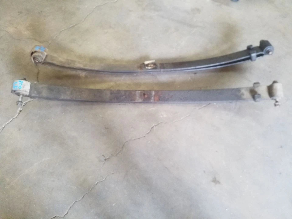 4WD Front Leaf Spring Set - Code V | Fits 1999-2004 Ford F250 F350 - Image 1 of 4