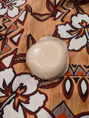 Vintage France MONOI DE TAHITI  coconut Gardenia soap w Seashell dish caddy 3 oz - Image 1 of 2