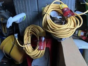 Cable de extensión exterior resistente calibre 12/3 100 pies impermeable con extremo iluminado - Imagen 1 de 2
