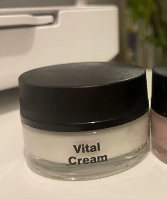 Crema y bálsamo labial Dr. Sebagh Vital 15 ml / 0,5 oz Foto 1 de 2