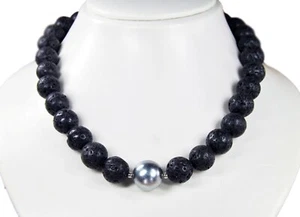 Schöne Kette aus Edelsteinen Lava mit Muschelkernperlen in Silberfarbe - Bild 1 von 2