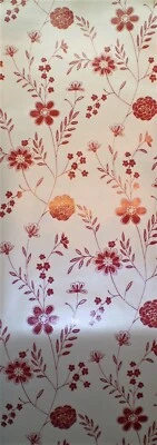 Flores rojas brillantes sobre perlas satinadas blanco roto - Kenneth James por Brewster FD58940 Foto 1 de 4