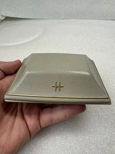 Vintage Ladies Hamilton 22 Jewel Medallion Presentation Watch Box Clamshell - Picture 1 of 11