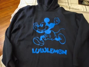 Damen Lululemon X Disney Collab Sweatshirt Größe 2x schwarz mit blauem Logo - Bild 1 von 3