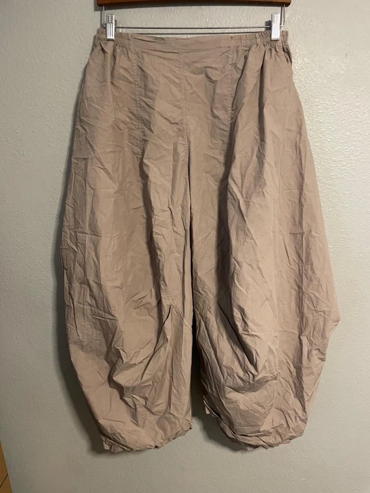 Pantalones harén globo hechos en Italia para mujer talla grande topo cintura elástica recortada Foto 1 de 4