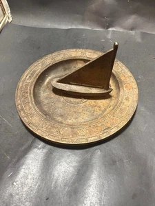 Vintage/Antik Bronze Segelboot römische Ziffern Tempus Fugit Sonnenuhr 10" - Bild 1 von 9