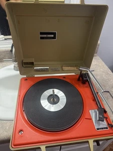 Vintage General Electric Deluxe Automatic Swingmate Record Player - Model V638r - Picture 1 of 9