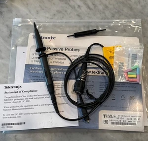 New TEKTRONIX P2220 OSCILLOSCOPE PROBE PASSIVE 200 MHZ 300 V W/accessories - Picture 1 of 5