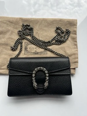 Mini bolsa Gucci Marmont preta - Imagem 1 de 4