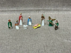 Juego de 10 mini belenes de plástico vintage - Navidad, Niño Jesús - Imagen 1 de 6