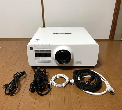 Panasonic PT-RZ970JW WUXGA Laser Projector 10000Lu LARGE VENUE 2274HRS - Image 1 of 4