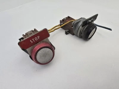 2 PC GE CR2940U201 Pushbutton Red and Black Max Volt 600 Made In USA - Image 1 of 4