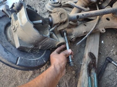 Tornillo solo 1998-03 Jaguar XJ8 X308 eje trasero buje perno aspecto inferior usado Foto 1 de 4