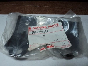 KAWASAKI KLF300 KLF 300 1988-2004 SOPORTE MEDIDOR NOS OEM 25008-1144 - Imagen 1 de 2