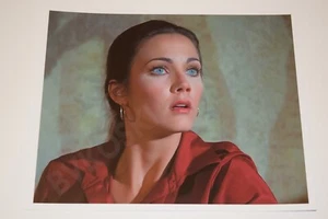 Lynda Carter Wonder Woman Pinup 8x10 Hochglanz Foto vollbusig sexy Dekolleté TV 0294 - Bild 1 von 1