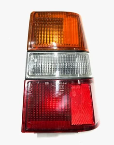 Piloto trasero derecho Nissan Sunny B11 IKI 4295 - Imagen 1 de 3