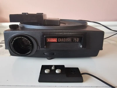 Kodak Carousel 750H Slide Projector with Remote - Image 1 of 4
