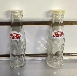 Juego de coctelera de sal y pimienta botella de vidrio Pepsi-Cola bebida de vidrio vintage usado en excelente estado - Imagen 1 de 8