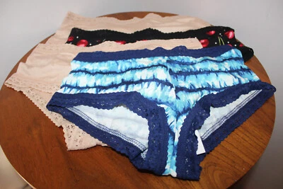 HANKY PANKY DREAMEASE BOYSHORTS 4-PIECE COMBO CHAI CHERRY BOMB INDIGO SIZE S - Image 1 of 4
