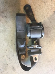 98 99 00 01 02 1998-2002 SUZUKI ESTEEM LEFT DRIVER FRONT SEAT BELT GRAY - Picture 1 of 4