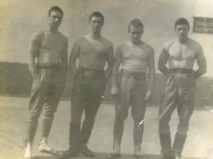 Gay Interesse Foto Hübscher Mann Kerl Muskel Beefcake Atlet Strongmen Militär - Bild 1 von 3