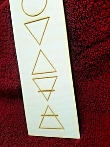 Piastrella da altare Wiccan / pagana con elementi incisi su legno - Foto 1 di 5