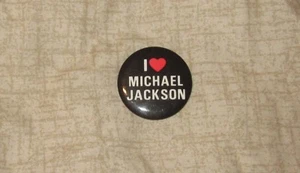 I LOVE MICHAEL JACKSON MUSIC NOVELTY PINBACK BUTTON (BLACK BUTTON) - Picture 1 of 2
