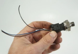 07-11 Mercedes OM642 gl320 ml350 r350 CDI sensor de presión de combustible con enchufe de cable - Imagen 1 de 7