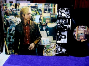 Tom Petty and the Heartbreakers Hard Promises LP w/ Insert VG+ VINYL 1981 - Picture 1 of 8