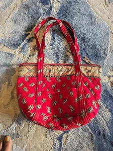 Vera Bradley Beuteltasche/Geldbörse rot Paisley Baumwolle gesteppt im Ruhestand - Bild 1 von 4