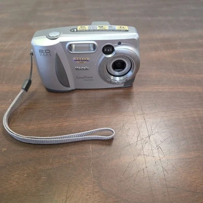Kodak EasyShare Z730 Digital Camera For Parts Untested  No Battery - Image 1 of 4