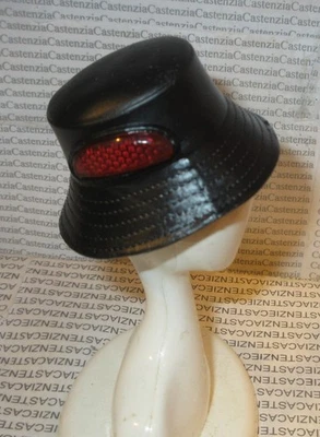 ШЛЯПА КУКЛА БАРБИ В СТИЛЕ ПАТТИ УИЛСОН ЧЕРНЫЕ ЗАДНИЕ ФОНАРИ ПЛАСТИКОВОЕ ВЕДРО ШЛЯПА - Изображение 1 из 4