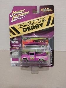 JOHNNY LIGHTNING - STREET FREAKS PURPLE DEMOLITION DERBY - 1965 CHEVY TOW TRUCK - Picture 1 of 6