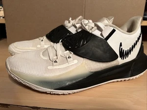 Nike Kyrie Low 3 TB "White Black" White Black Black CW4147-101 Men's Size 10.5 - Picture 1 of 8