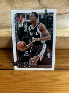 De´Aaron Fox | San Antonio Spurs | 2025/2026 Topps NBA Flagship | #196 - Bild 1 von 2