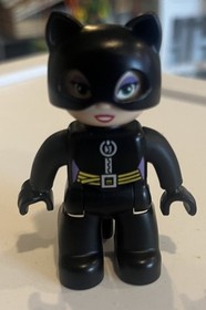 Lego Catwoman Minifigure - Black Suit with Dark Purple Trim, Red Lips A5