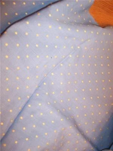 Tela/tela de tapicería con estampado de puntos azul claro/amarillo 1 yarda F1172 - Imagen 1 de 1