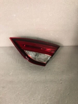 Luz trasera de montaje en tapa LED derecha Chrysler 200 pasajeros 2015-2017 68110364AB OE Foto 1 de 2