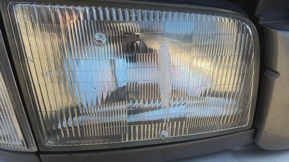 Headlamp Assembly ISUZU TROOPER Right 99 00 01 02 - Image 1 of 1