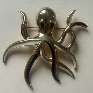 3" Goldtone Octopus Brooch with Black Highlights - Unsigned - Picture 1 of 3