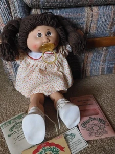 1986 KOHL PATCH PUPPE MIT SCHNULLER MARYANNE GLYNIS COLECO BRN AUGEN SCHWEINESCHWÄNZE - Bild 1 von 7