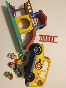 Little People Tic Tac Toe Playground & School Bus Plus Little People - Picture 1 of 7