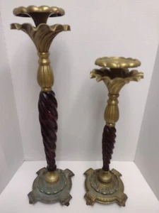 Candelabros de latón de colección con volantes en espiral de madera pulida grande gótico MCM - Imagen 1 de 15