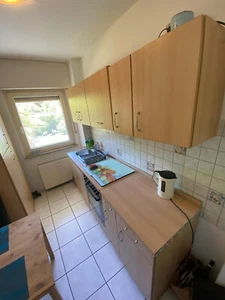 Gebrauchte Einbauküche mit Geräten (Herd, Kühlschrank) – VB 500 €, Selbstabholer - Bild 1 von 13