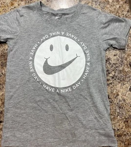 Girl’s Nike T-Shirt Size 6 - Picture 1 of 3