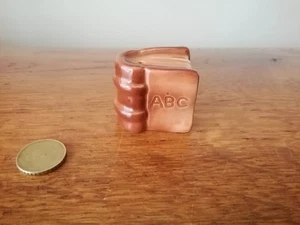 Goebel Vintage Porzellan Anhänger Weihnachten Buch ABC braun 3 cm Rarität - Bild 1 von 3