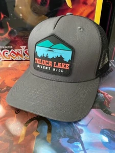 Silent Hill 1 2 Toluca Lake Trucker Sombrero Gorra Snapback PVC Logo Parche Oficial SH - Imagen 1 de 4