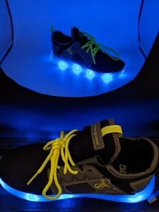 Flash Lights Rechargeable Boys Athletic Shoes Sneakers size 3 Black/Green - Picture 1 of 12
